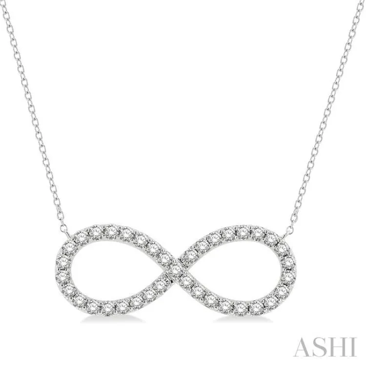 1 Ctw Round Cut Diamond Infinity Pendant in 14K White Gold