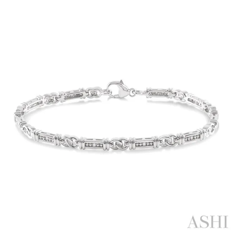 1/10 ctw Knot Shape Single Cut Diamond Link Bracelet in Sterling Silver