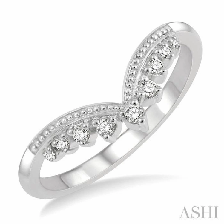 1/10 ctw Chevron Round Cut Diamond Highlighted Wedding Band in 14K White Gold
