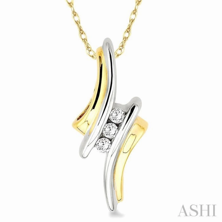 1/10 Ctw Round Cut Diamond Pendant in 10K Yellow Gold with Chain
