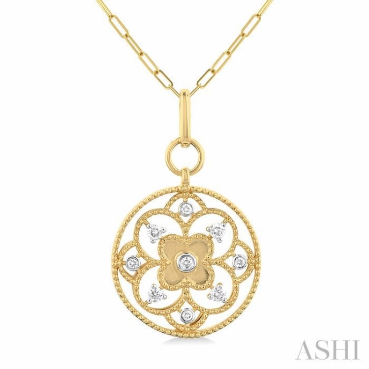 1/4 Ctw Circle Floral Carving Round Cut Diamond Fashion Pendant With Paperclip Chain in 14K Yellow Gold