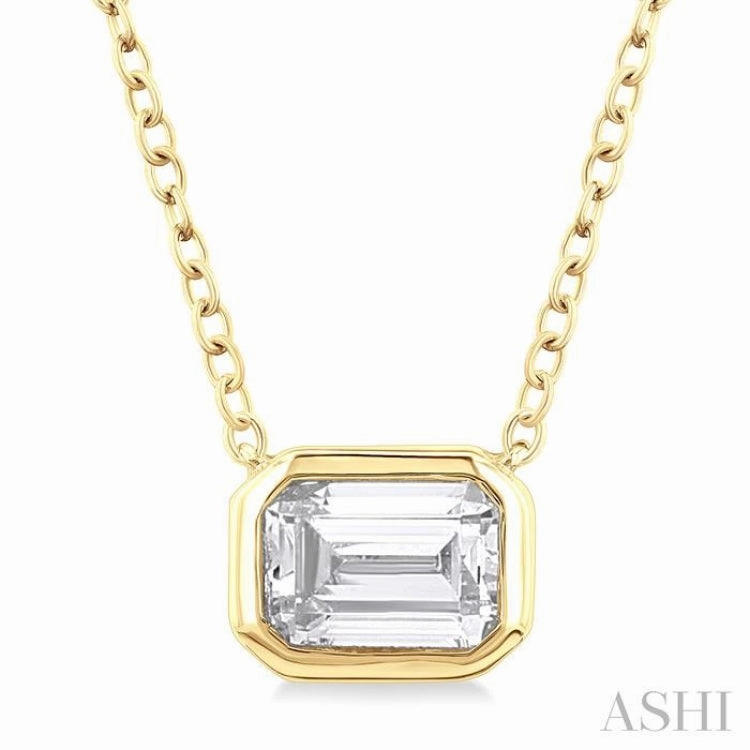 1/4 Ctw Emerald Pie Cut Diamond Fashion Pendant With Chain in 14K Yellow Gold