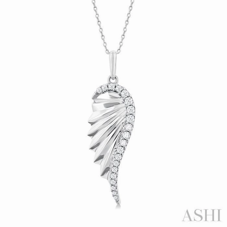 1/5 Ctw Fluted Texture Angel Wing Round Cut Diamond Fashion Pendant With Chain in 14K White Gold