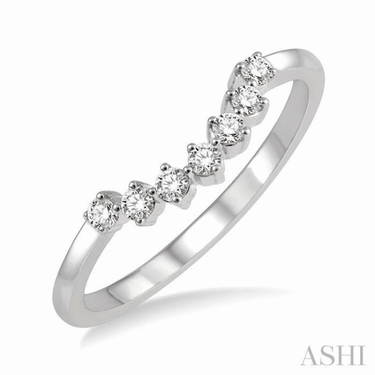 1/6 ctw Vintage Circular Mount Curved Center Round Cut Diamond Wedding Band in 14K White Gold