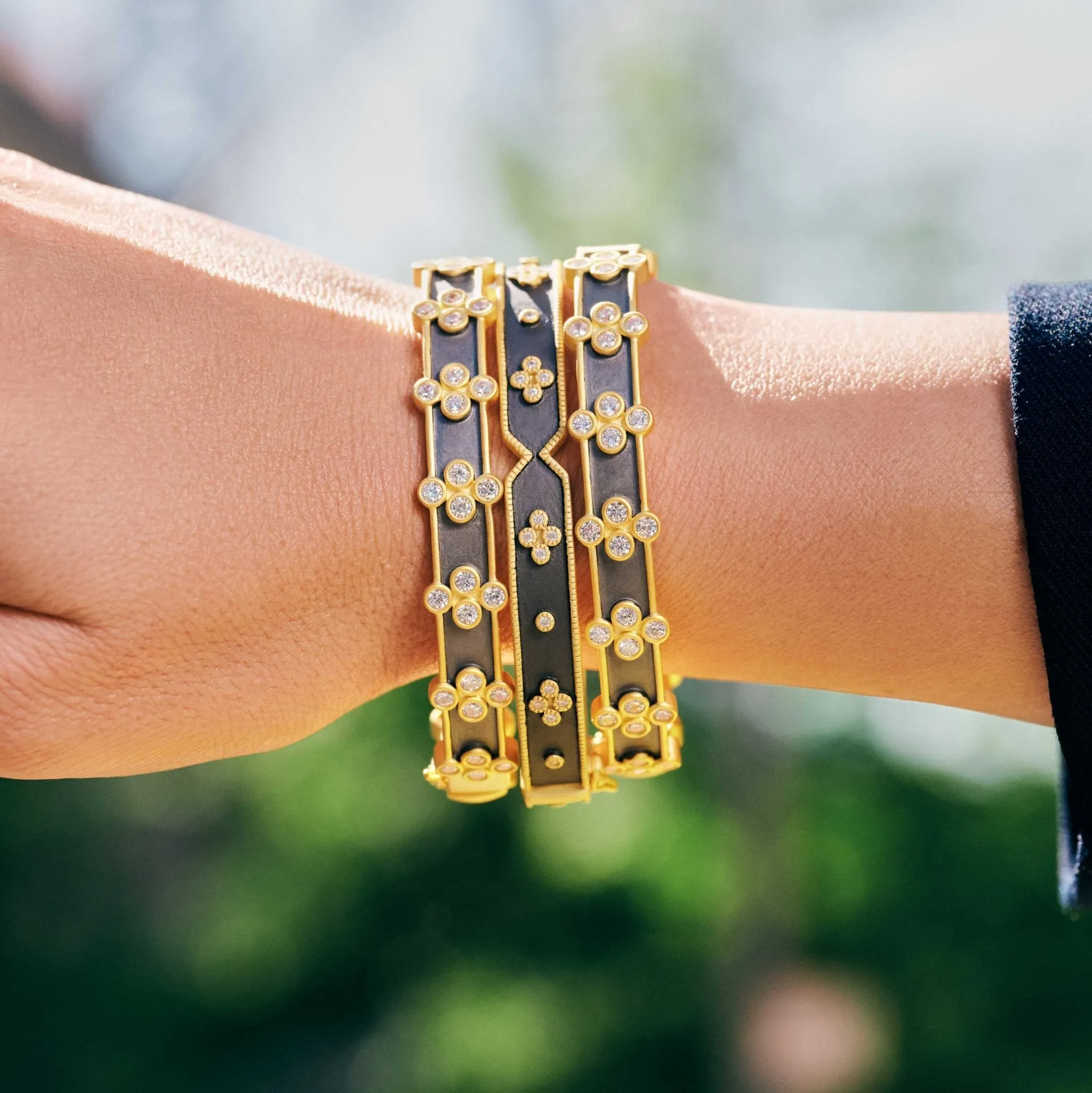Iconic Clover Hinge Bangle
