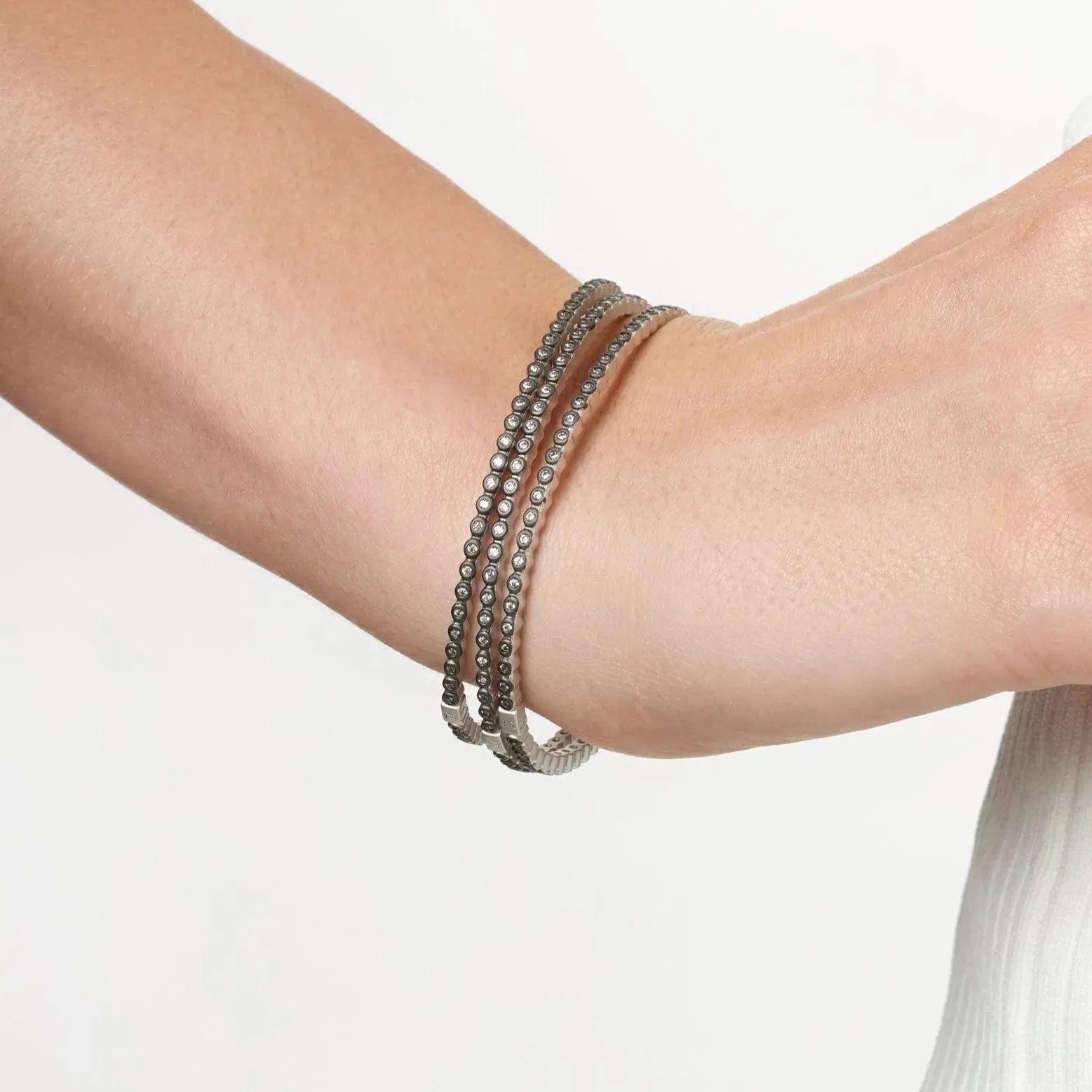Signature Bezel Pav Hinge Bangle