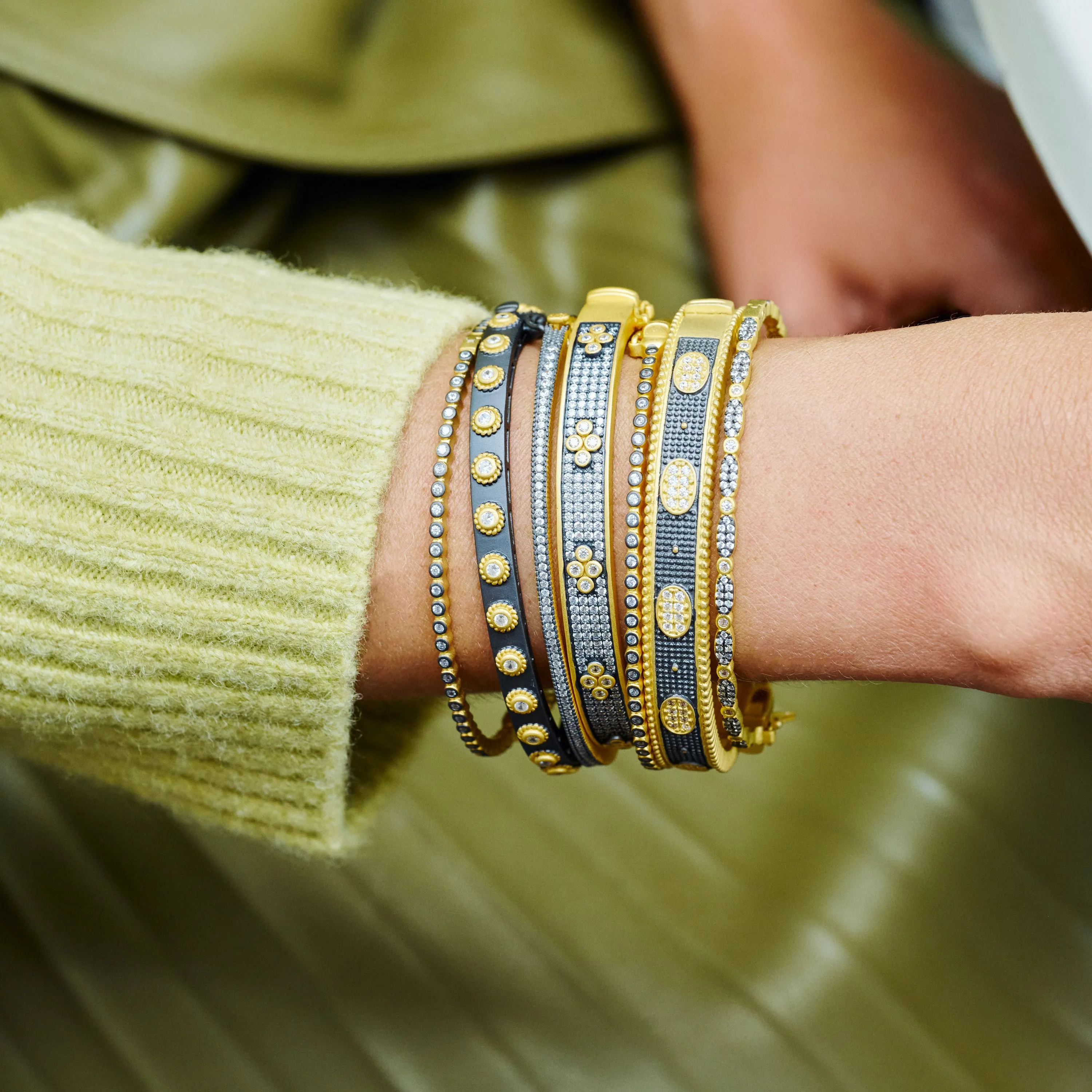Signature Brooklyn in Bloom Clover Hinge Pav Bangle